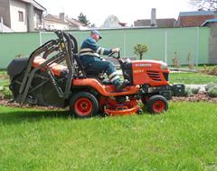 Kubota G23 sečení se sběrem